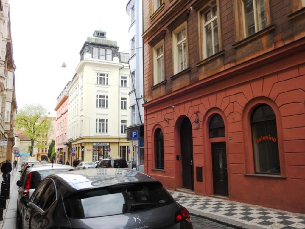 Luxury Family Hotel Royal Palace Praga Exterior foto The former headquarters of the German National Museum of Music in Frankfurt am Main