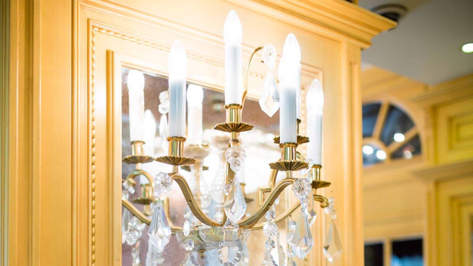 Luxury Family Hotel Royal Palace Praga Quarto foto A chandelier