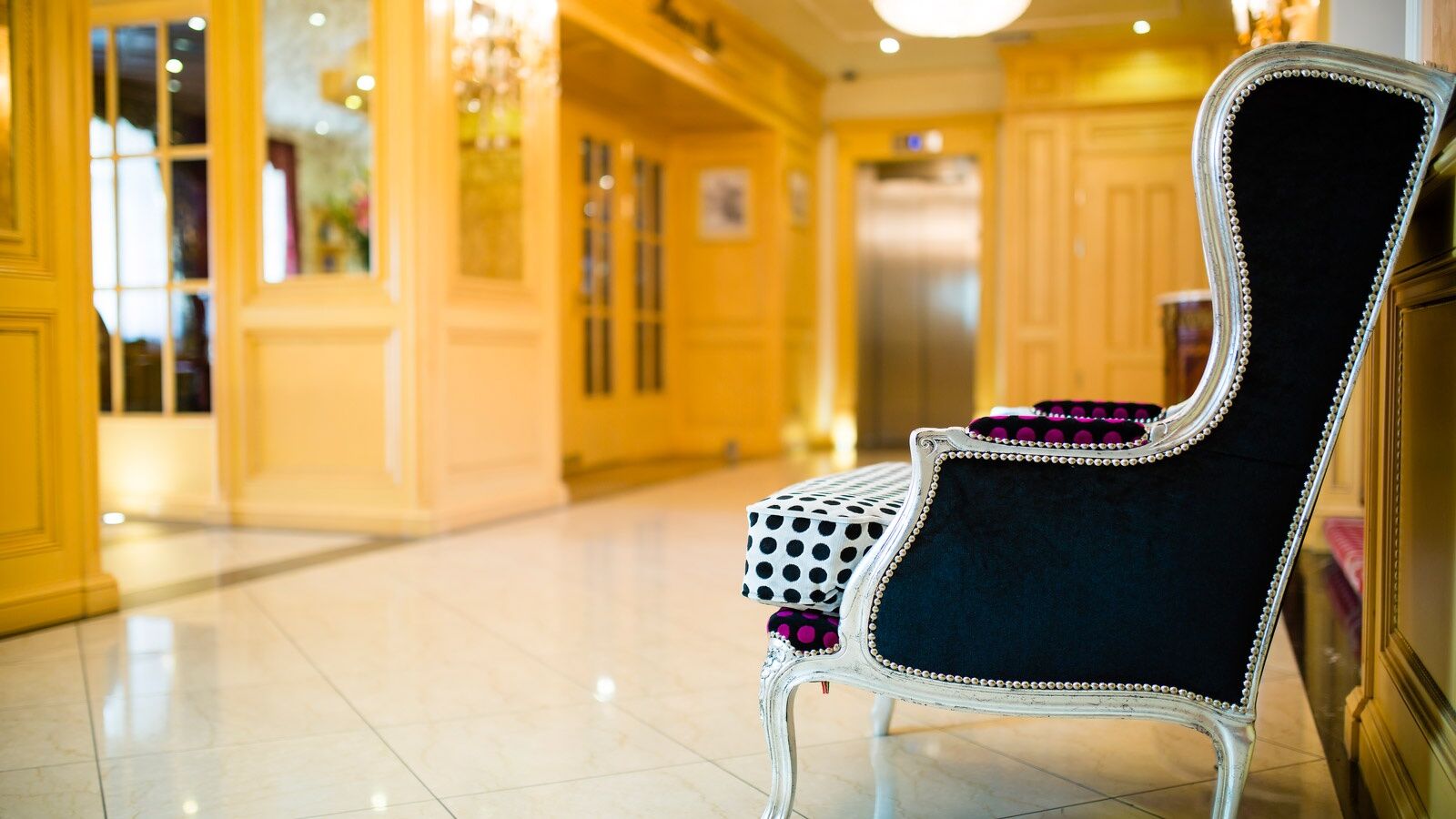 Luxury Family Hotel Royal Palace Praga Quarto foto Interior of the hotel