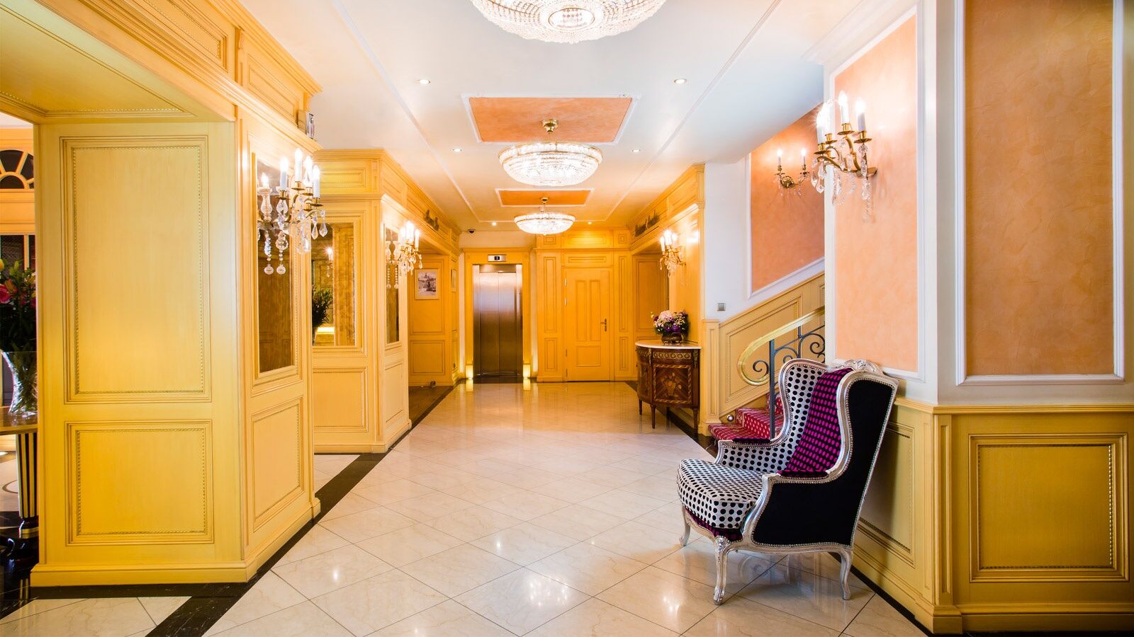 Luxury Family Hotel Royal Palace Praga Interior foto Interior of the hotel